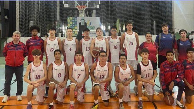 Equipe de basquete do Avaí/ADIEE/FME comemorando a medalha de bronze na OLESC