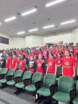 Alunos do Programa Bombeiro Mirim de Tijucas na cerimônia de formatura