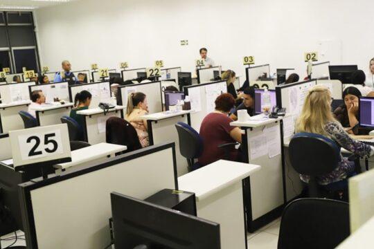 Servidores federais em debate sobre condições de trabalho