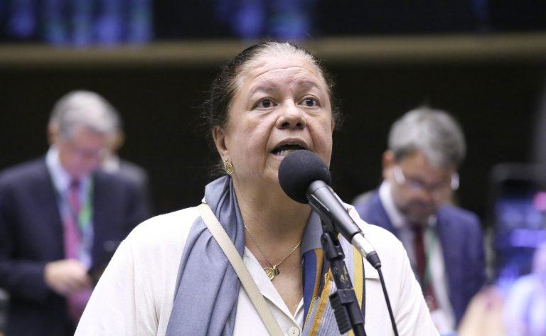 Imagem ilustrativa de verba de loteria sendo redistribuída para o Comitê Brasileiro de Clubes