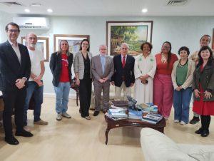 Embaixador Benigno Pérez Fernández e comitiva cubana reunidos com gestão da UFSC