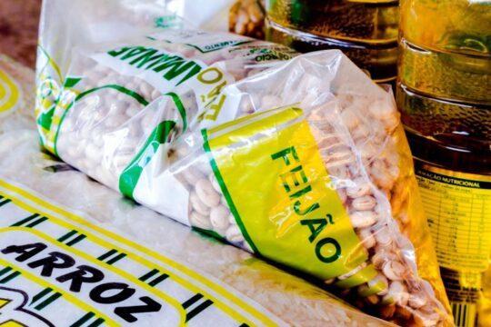 Famílias em situação de insegurança alimentar recebem auxílio do governo
