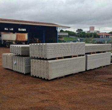 Telhas entregues para reconstrução em Abelardo Luz