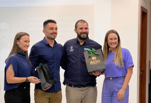 Encontro de profissionais discutindo a Indústria 4.0 em Orleans