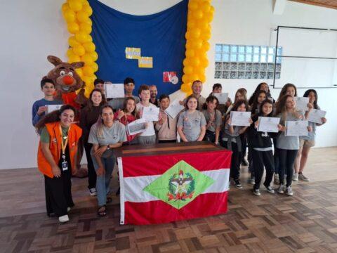 Alunos formandos do Programa Defesa Civil na Escola