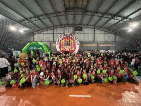 Alunos da formatura do Programa Bombeiro Mirim em Campo Alegre