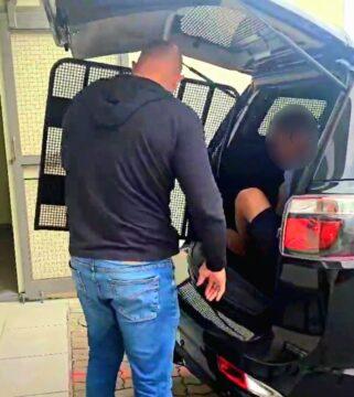 Homem foragido capturado por roubo e porte ilegal de arma