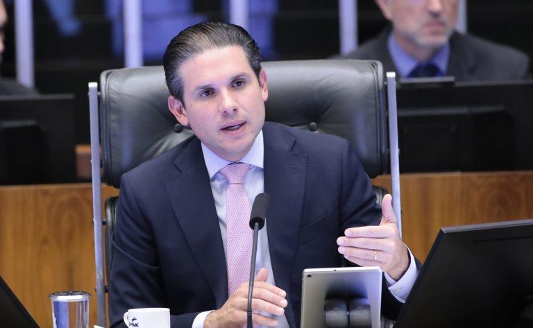 Hugo Motta e Derrite discutem projeto do Marco Legal do Combate ao Crime Organizado