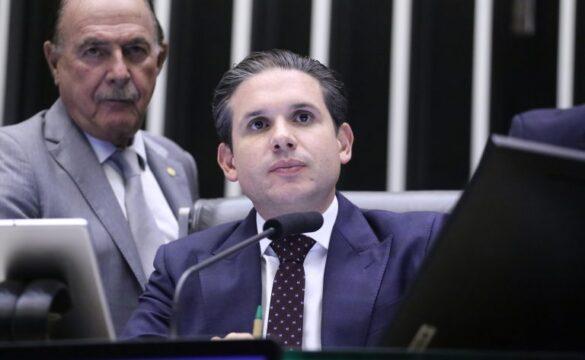 Hugo Motta e deputado Mendonça Filho discutem PEC da Segurança Pública