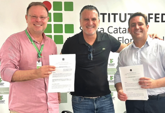 Parceria entre IFSC e Harmo para integração de tecnologia, turismo e educação em Florianópolis
