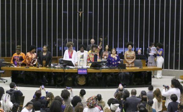 Mulheres negras participando da Marcha