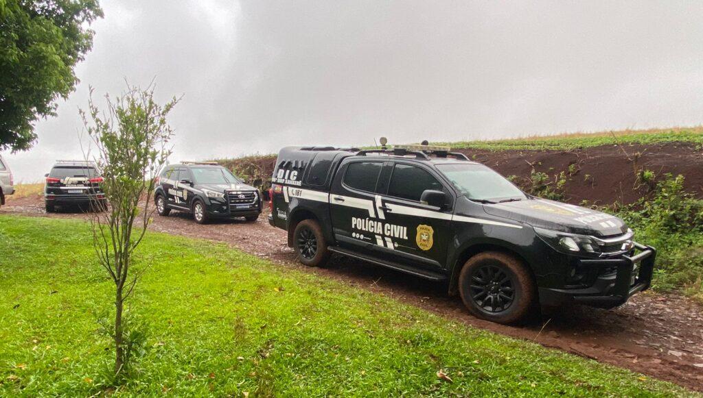 Plantas de maconha em estufa