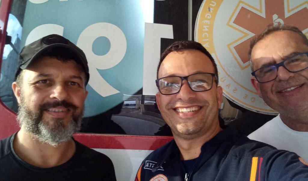 Policiais Civis em ação de salvamento em Ituporanga