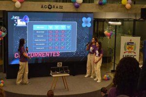 Alunas premiadas com kits Arduino e outros prêmios