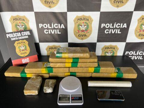 Suspeito preso por tráfico de drogas em Blumenau
