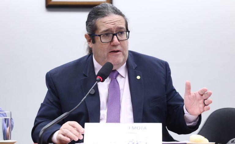 Profissionais de apoio escolar