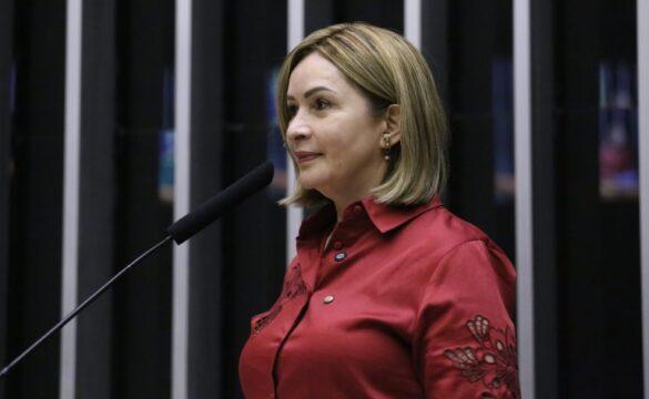 Prefeitura realizando obras de saneamento em área de conservação ambiental