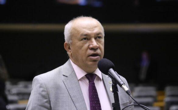 Servidores em trabalho de combate a endemias