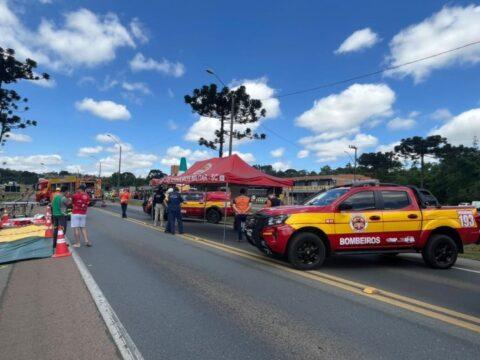 Equipe do CBMSC atuando em simulado de acidente na BR-116