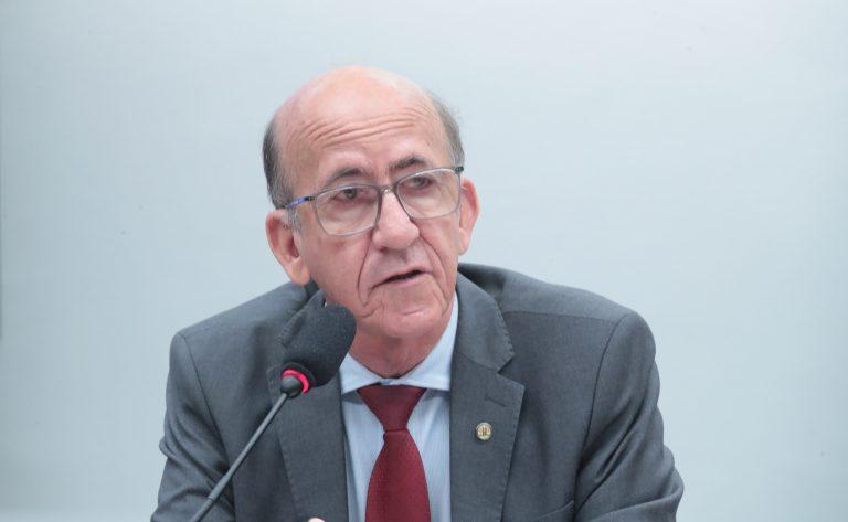 Cão em veículo de aplicativo