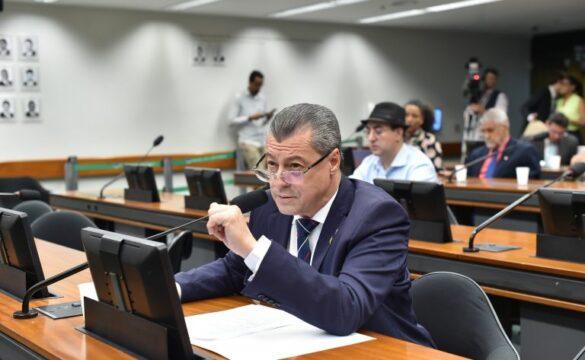 agricultores trabalhando em campo