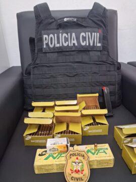 Munições de uso restrito apreendidas durante operação policial em casa noturna