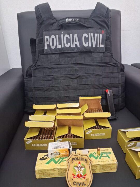 Munições de uso restrito apreendidas durante operação policial em casa noturna