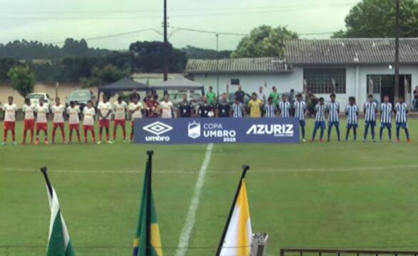 Jogadores de futebol em campo