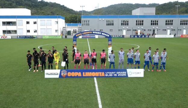 Jogadores do Avaí Sub-15 comemorando vitória sobre a Seleção do Peru na Copa Limonta Sub-15