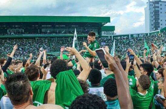 Equipe da Chapecoense em campo
