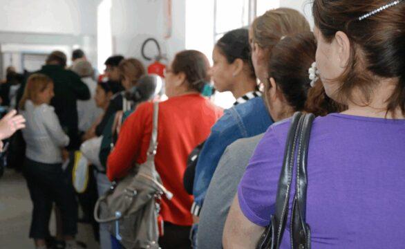 Imagem ilustrativa de pacientes aguardando atendimento na área da Saúde