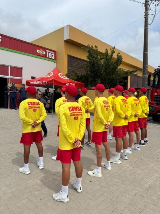 Guarda-Vidas Civis Voluntários em cerimônia de formatura