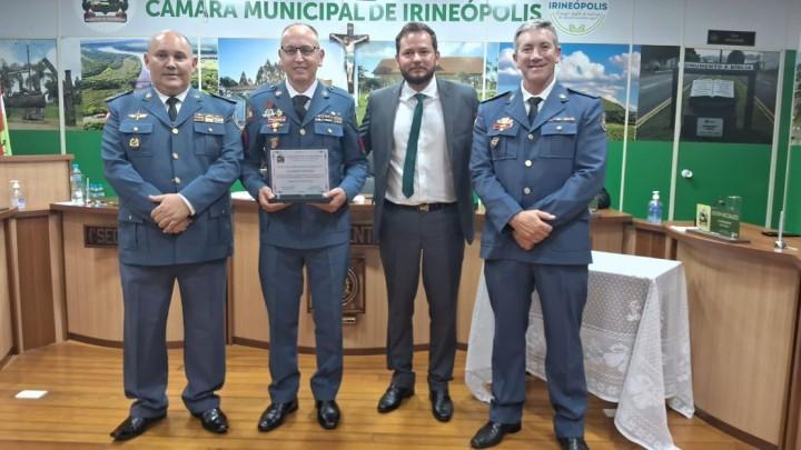 Militares do CBMSC recebem homenagens na Câmara de Vereadores