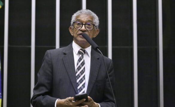 Colaboradores em frigorífico