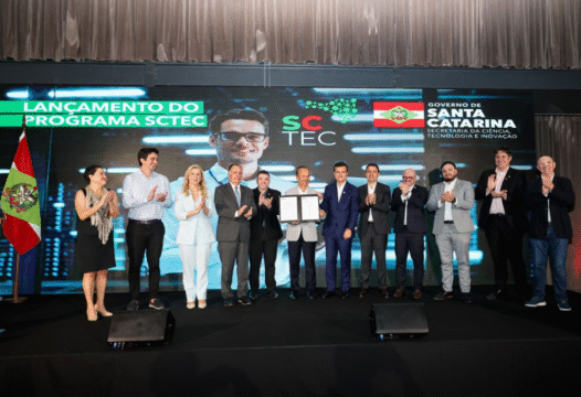 Cerimônia de lançamento do programa SCTEC com a presença do Governador Jorginho Mello