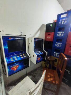 Máquinas de jogos de azar apreendidas em bar