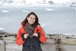 Pesquisadora da UFSC em ambiente extremo