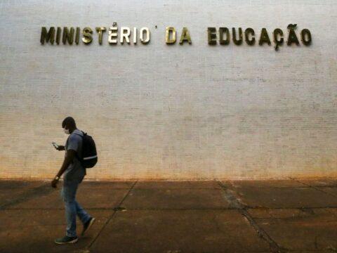 Presidente sanciona lei para aumento de cargos no Ministério da Educação e recursos para a segurança do Distrito Federal