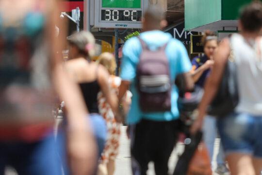 Temperaturas Elevadas e Chuvas Irregulares em Santa Catarina