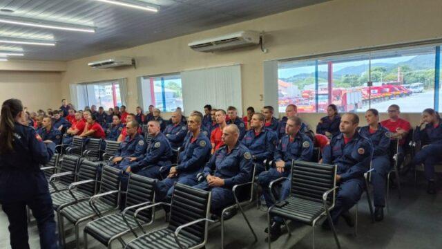 Alunos Soldados em Treinamento de Abordagem a Tentativas de Suicídio em Florianópolis