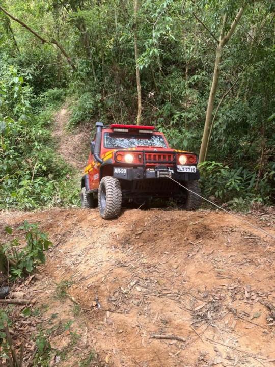 Viatura 4x4 em treinamento off-road