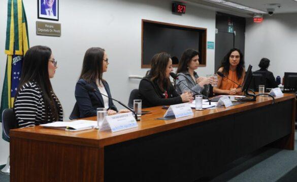 Ilustração sobre judicialização da saúde e gastos com medicamentos