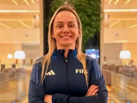 Árbitra Charly Wendy Straub Deretti participando de seminário da FIFA sobre VAR