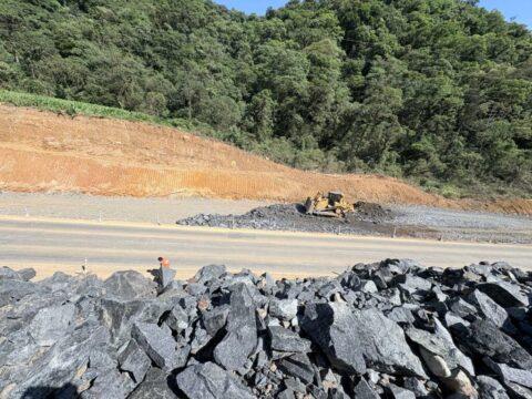 Áreas de escape na SC-418 em Santa Catarina - Segurança rodoviária