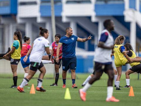 Atletas participando da avaliação para o elenco de 2026 do Avaí Kindermann