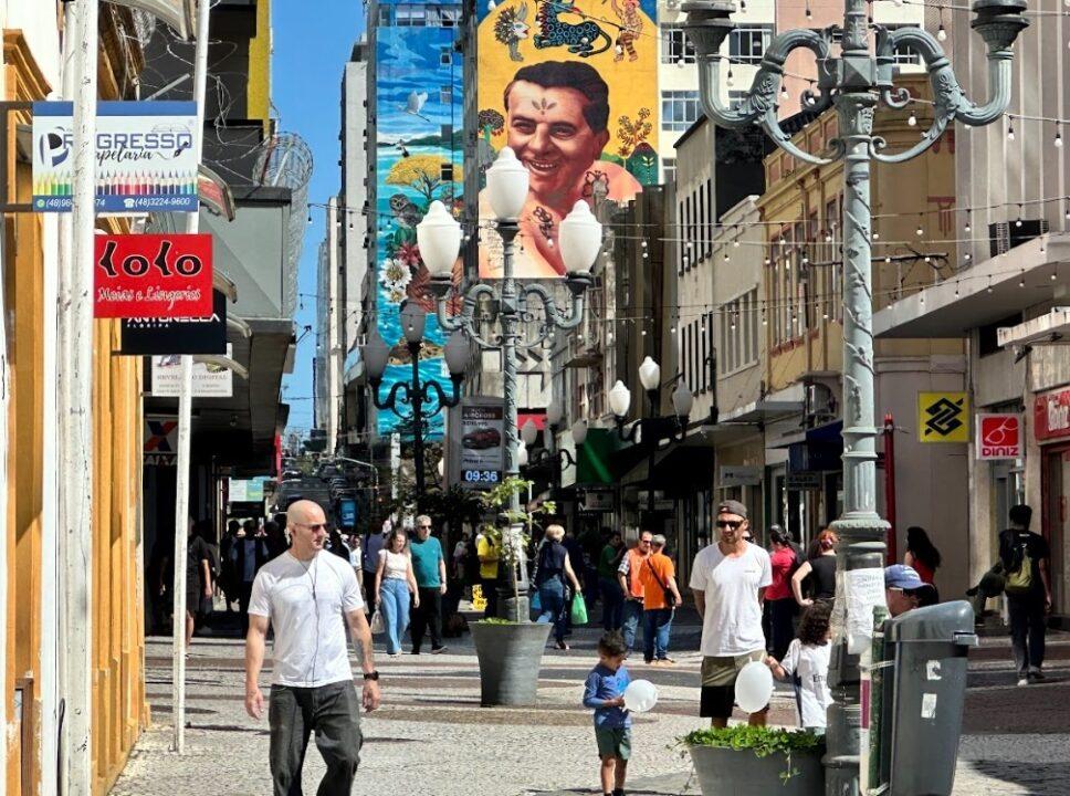 Lojista enfrentando desafios da burocracia