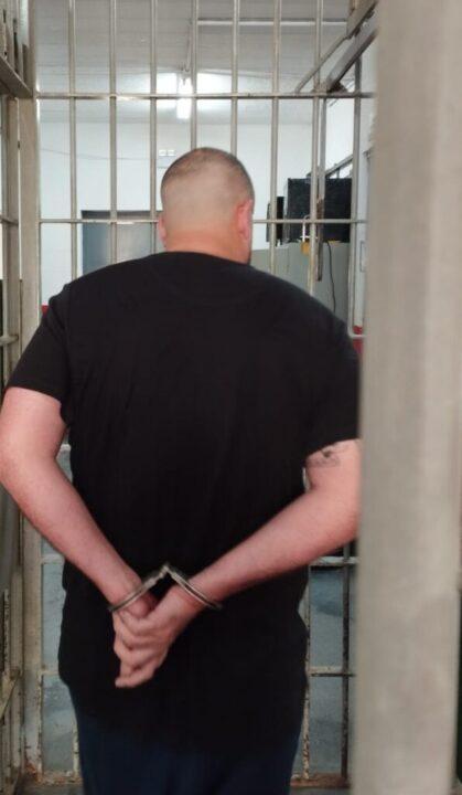 Estelionatário sendo detido pela Polícia Civil em Santa Catarina