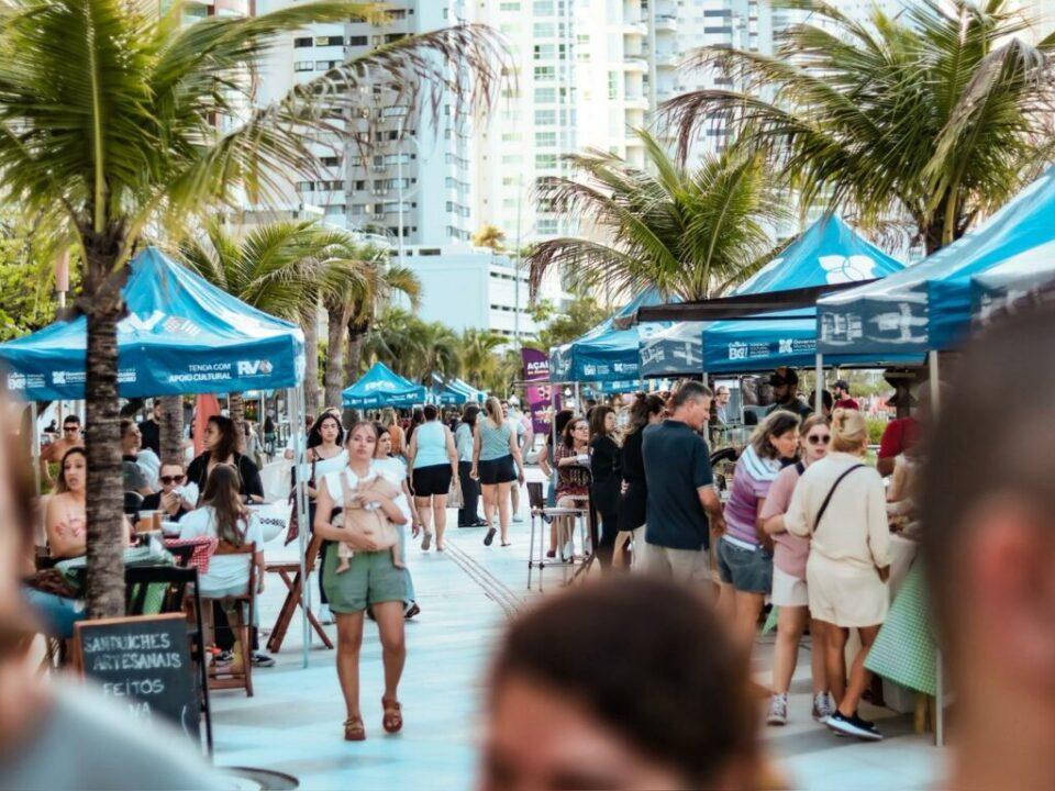 Feira da Orla em Balneário Camboriú - Expositores locais e programação cultural
