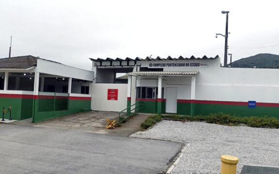 Ilustração de problemas na licitação da SEJURI em Santa Catarina