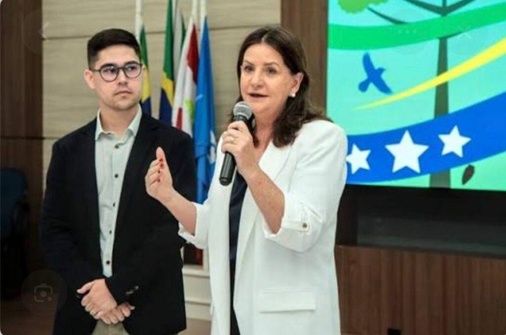 Secretário da Educação e professores